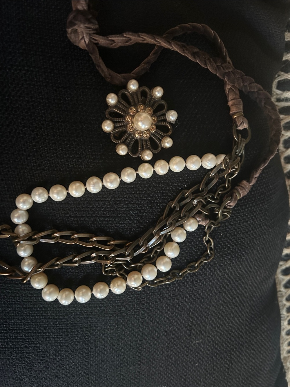 Elegant simulated Pearl and leather Necklace Set withh matching brooch